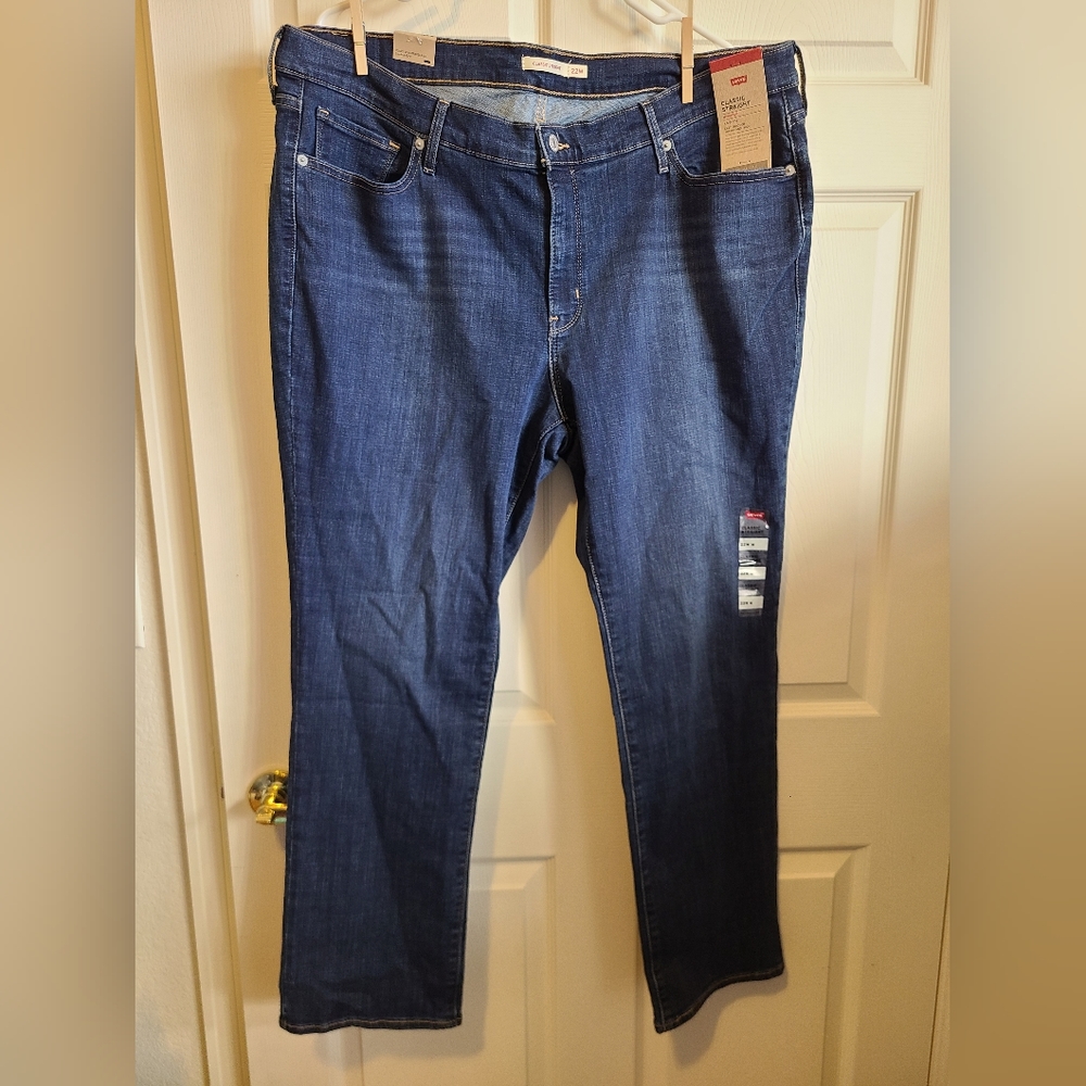 Brand New Levis womens 22 Classic Straight